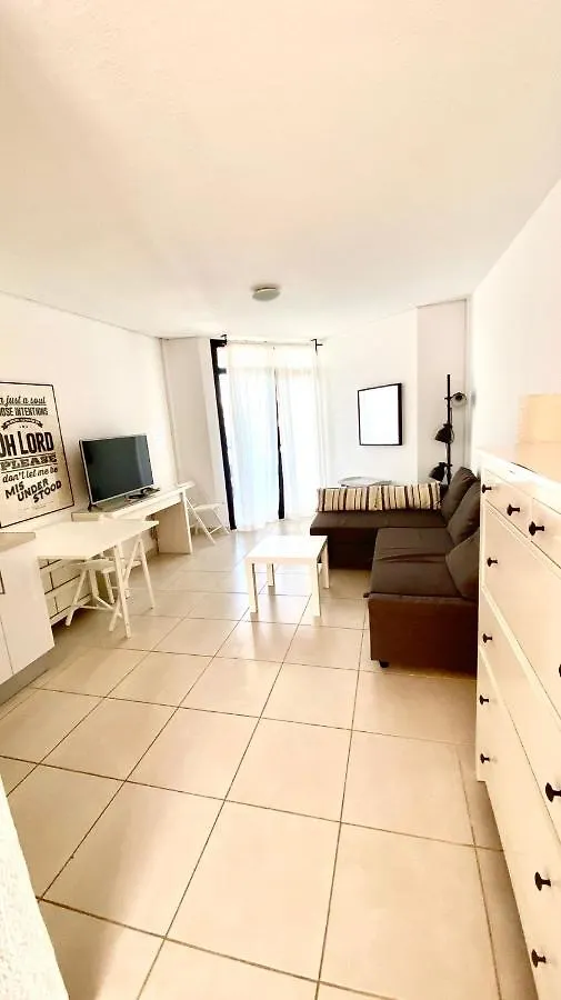 Lovely Studio Los Cristianos Wifi, Cable Tv, Pool Arona  0*, Arona (Tenerife) Spain
